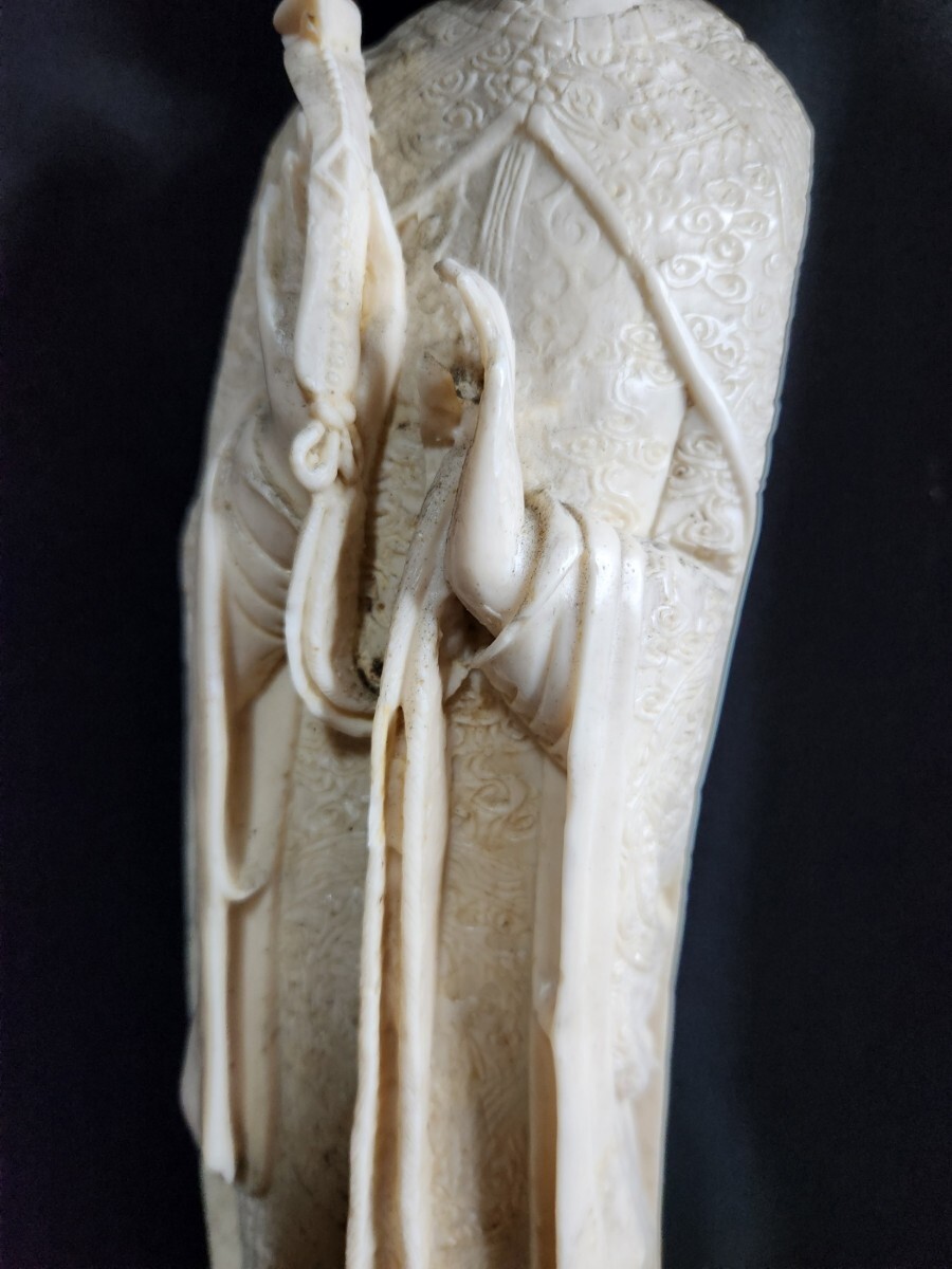 ◆中国彫刻置物 美人 老人と子供 在銘 樹脂 飾物 古い 細密彫刻 夫婦 骨董 古い 芸術 美術品 女性 男性 時代 寿老人 ペア 象牙風 仏像の画像6