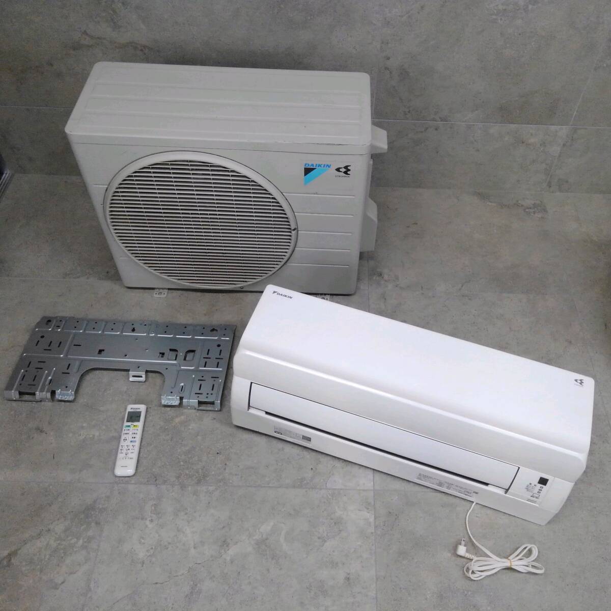 H834(042)-855/SK15000【発送不可！千葉まで直接引取り】DAIKIN ダイキン 6畳用 冷暖房ルームエアコン AN-22WCS-W / AR22WCSの画像1