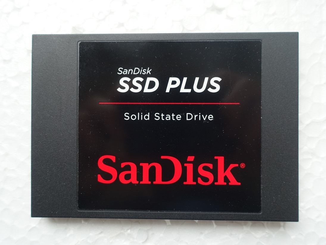 ★☆SanDisk　SSD　PLUS　2.5インチ　120GB　SATA3(6Gb/s)　R:520MB/S　W:180MB/S　中古★☆　_画像1