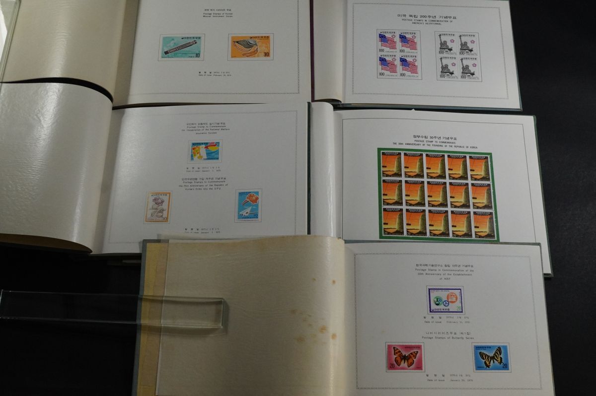 (682)韓国切手 アルバム大量 未使用395枚 1974年 1975年 1976年 1978年 小型シート 果物 花 楽器 民族衣装シリーズ 極美品 ヒンジ跡なしFDCの画像4