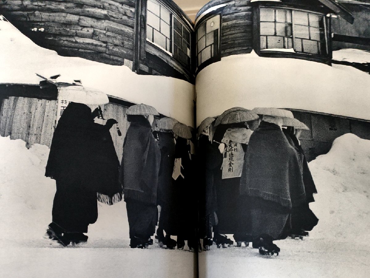 裏日本 濱谷浩 写真集 1957 初版第1刷 新潮社/函入り/序文:川端 裏日本 濱谷浩 写真集 1957 初版第1刷 新潮社/函入り/序文:川端