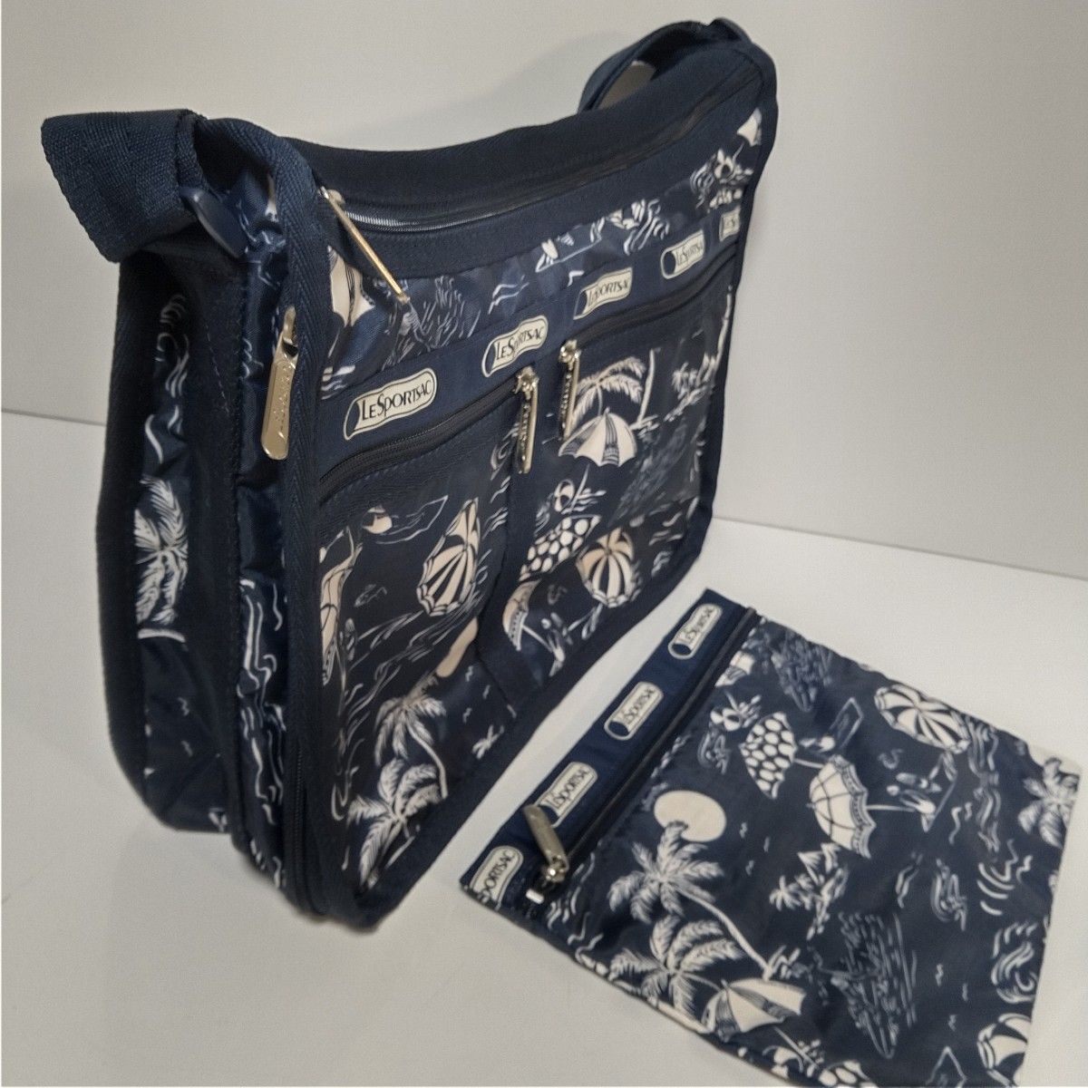 レア柄　新品同様　LeSportsac　ハワイ限定　デラックスエブリディ♪