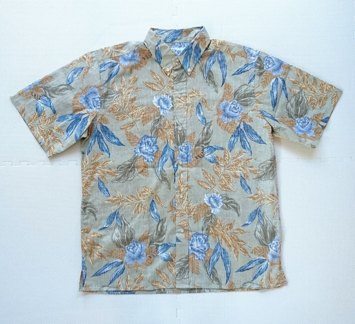 新品本物 Reyn 美品 Spooner 裏地 カーキ系 草花柄 葉っぱ 半袖アロハシャツ L レインスプーナー Lサイズ 新品本物 Reyn 美品 Spooner 裏地 カーキ系 草花柄 葉っぱ 半袖アロハシャツ L レインスプーナー Lサイズ