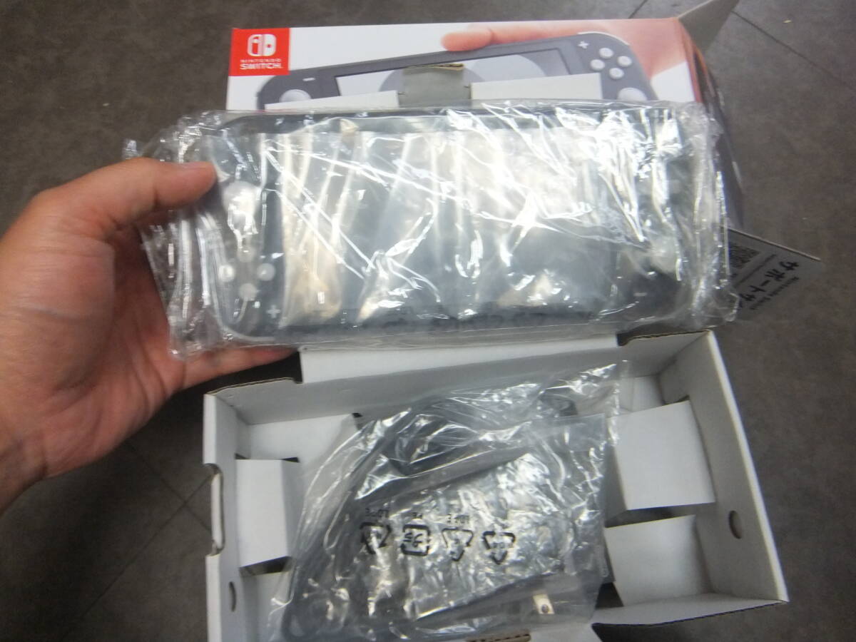 任天堂 ニンテンドースイッチライト 本体 グレー 通電○の画像4