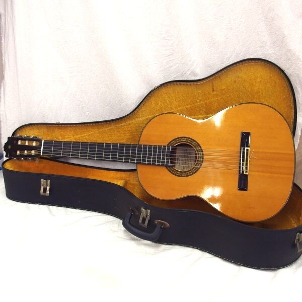 YAMAHA/ヤマハ C-180 日本製 クラシックギター ハードケース付き/170サイズの画像1