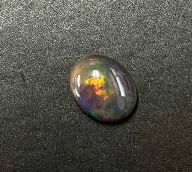 【超希少】極上大粒　最高級天然ブラックオパール　カボションルース　12×10mm　2.77ct　遊色綺麗　一円_画像3