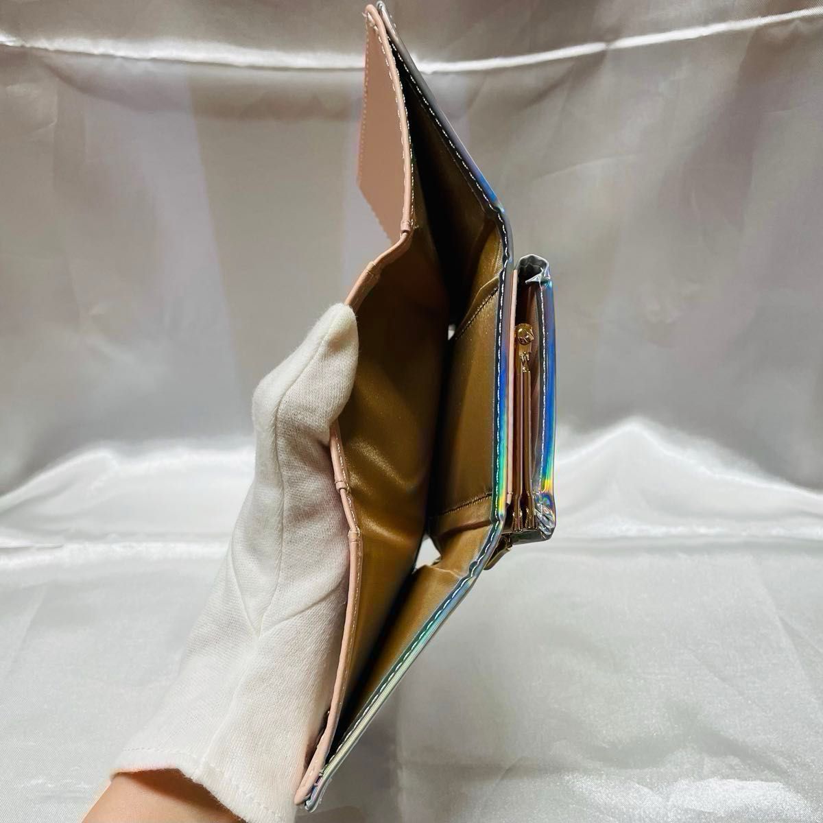 三つ折り財布　ミニウォレット　オーロラ　虹色　ホログラム　キラキラ　がま口　金運アップ　新品未使用品　訳あり