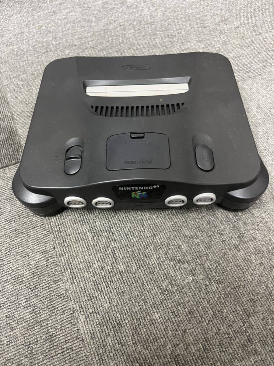 【通電確認済み】任天堂 NINTENDO64 本体 NUS-001 コントローラx2 振動パック レトロゲーム 64 家庭ゲーム機 の画像2