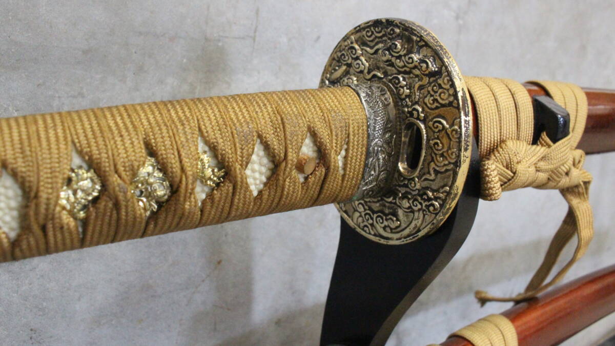 【文明館】模造刀 大小拵え 台付き 時代物 工芸品 日本刀剣武具 床の間飾り カ68の画像5