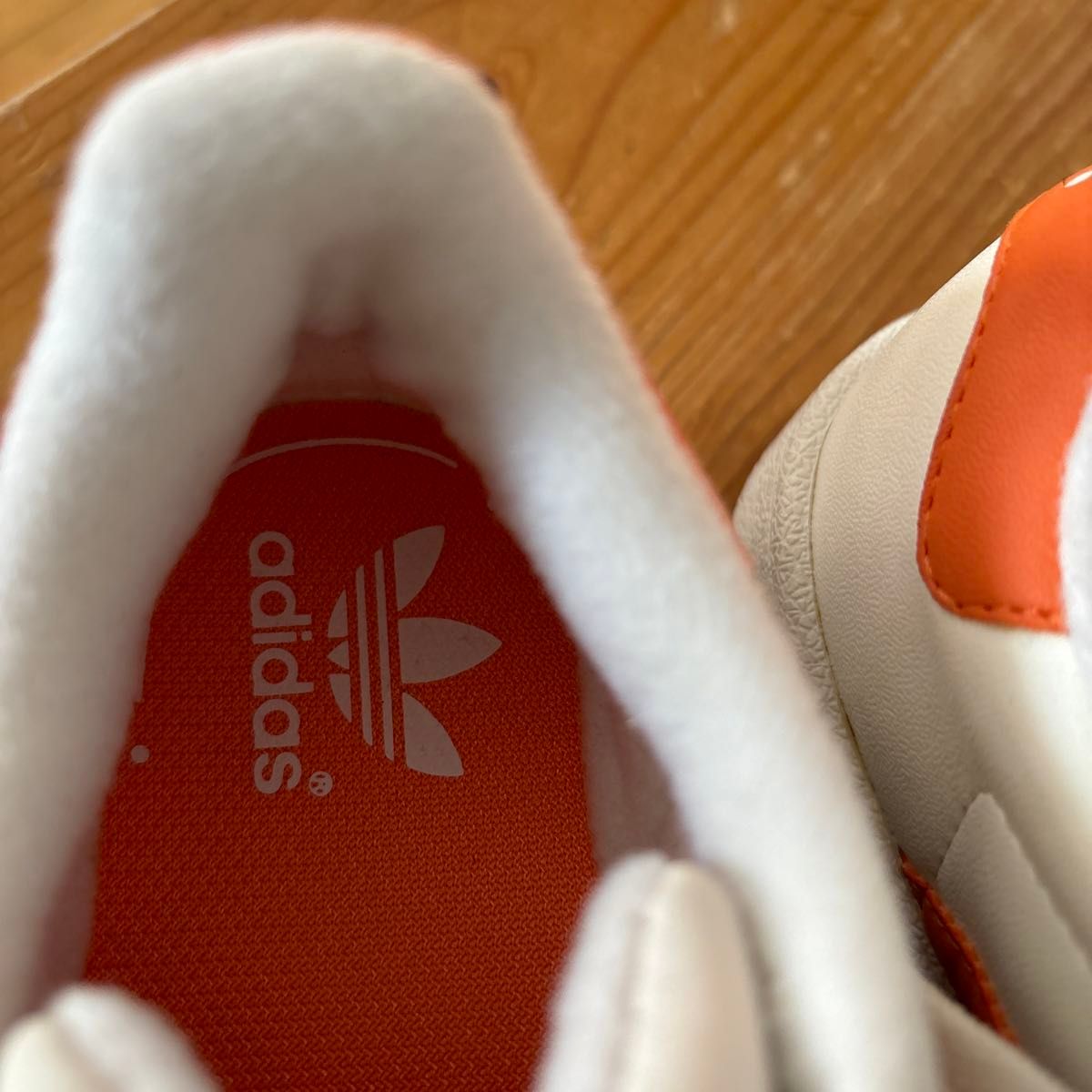 adidasスニーカー19cm