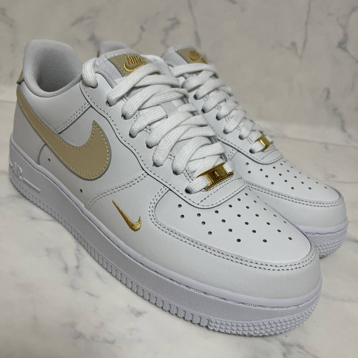 送料無料【新品】W26.5cm Nike Air Force 1 Low Beige ナイキ エアフォース1 ロー '07 エッセンシャル ベージュ ラタン ゴールド ホワイト_画像3