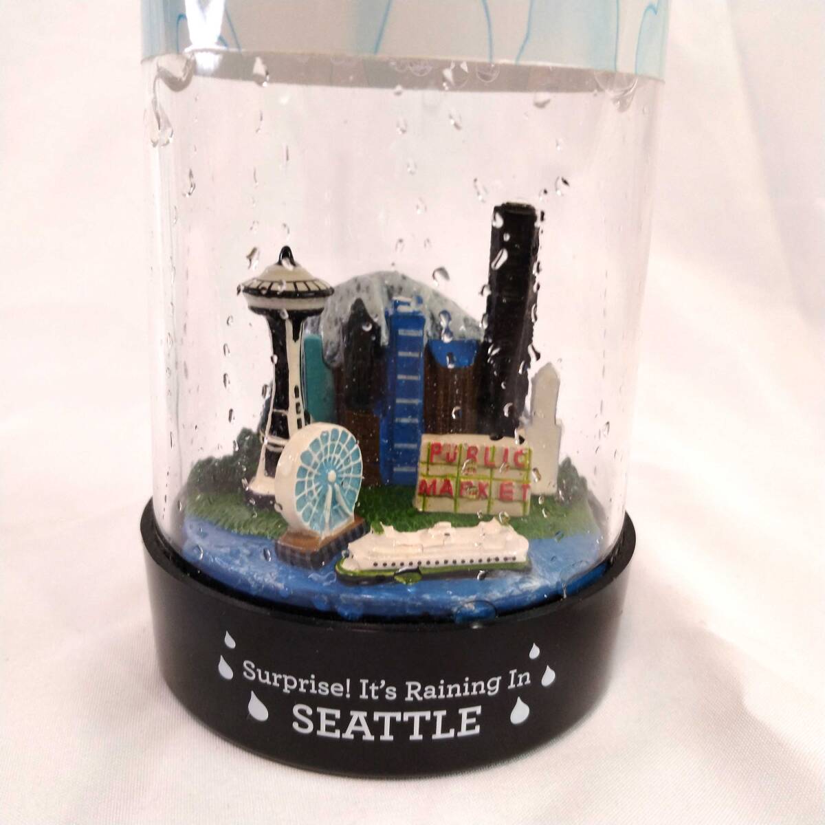 * snow dome rain dome rain glove Seattle rain Seattle RainGlobe - The Globe That Rains abroad interior ornament 