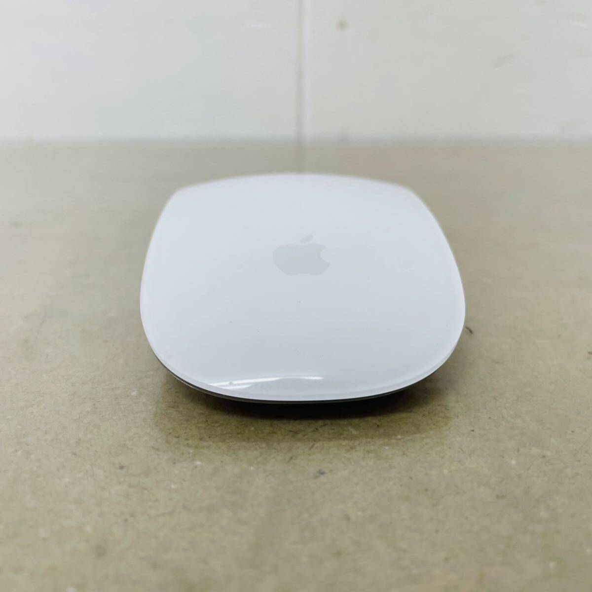  Apple Magic Mouse 2 MLA02J/A 目立つ傷汚れなし 動作確認済 i17933 コンパクト発送の画像7