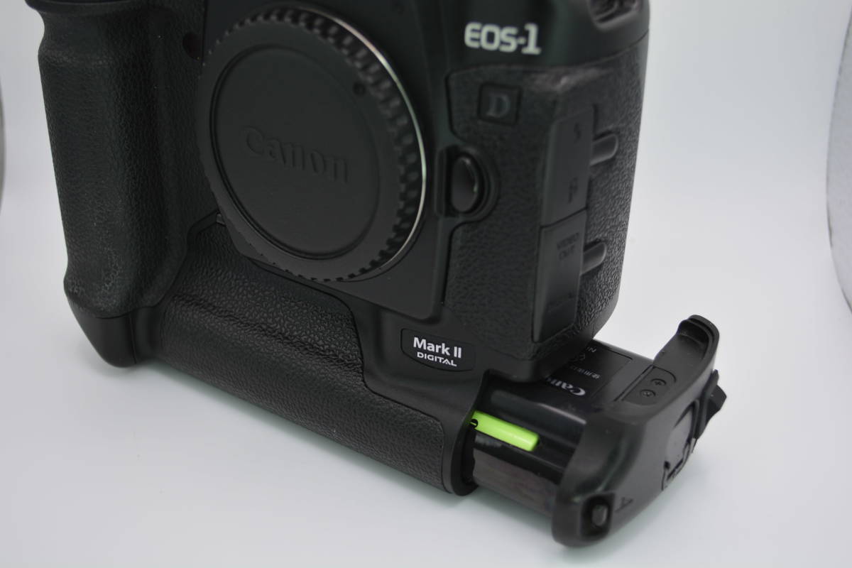 ▼△ 　Canon EOS-1D NP-E3 PACKを〔NCR〕リチウムイオン充電池に交換交換済み a　△▼_交換後カメラに装着　テスト
