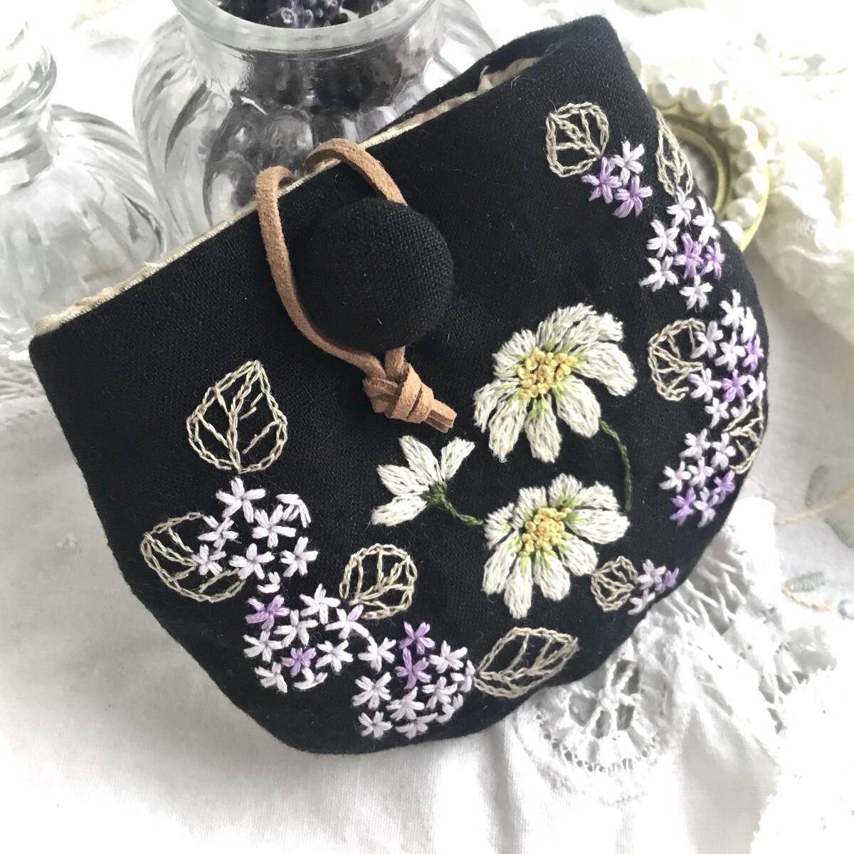 ♪はんど刺繍**やっぱり可愛いミニケース“(ポーチ)アレンジメント刺繍…紫陽花＊マーガレット＊ブラックリネンちび可愛handmadeの画像6