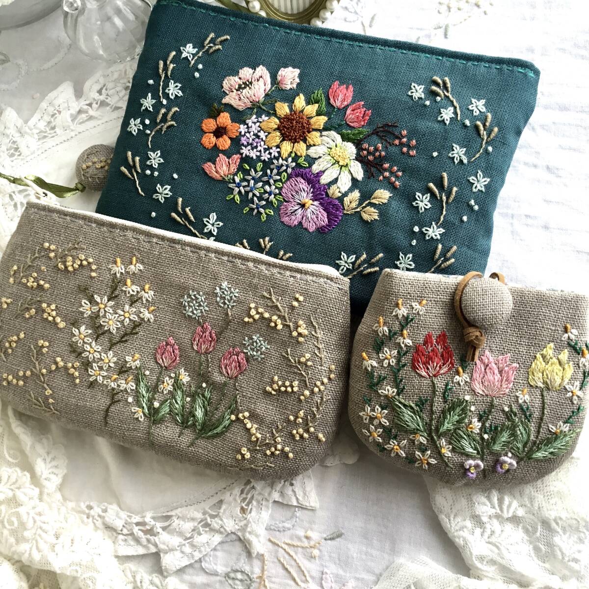 ♪はんど刺繍**やっぱり可愛いミニケース“(ポーチ)花アレンジメント刺繍…チューリップ…ちび可愛handmadeの画像7