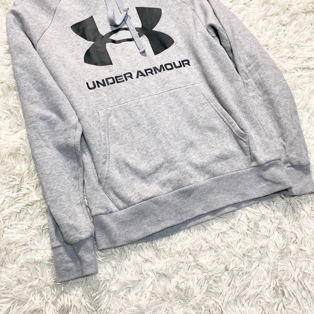 UNDER ARMOUR パーカー　グレー　センターロゴ　胸ロゴ　デカロゴ　M