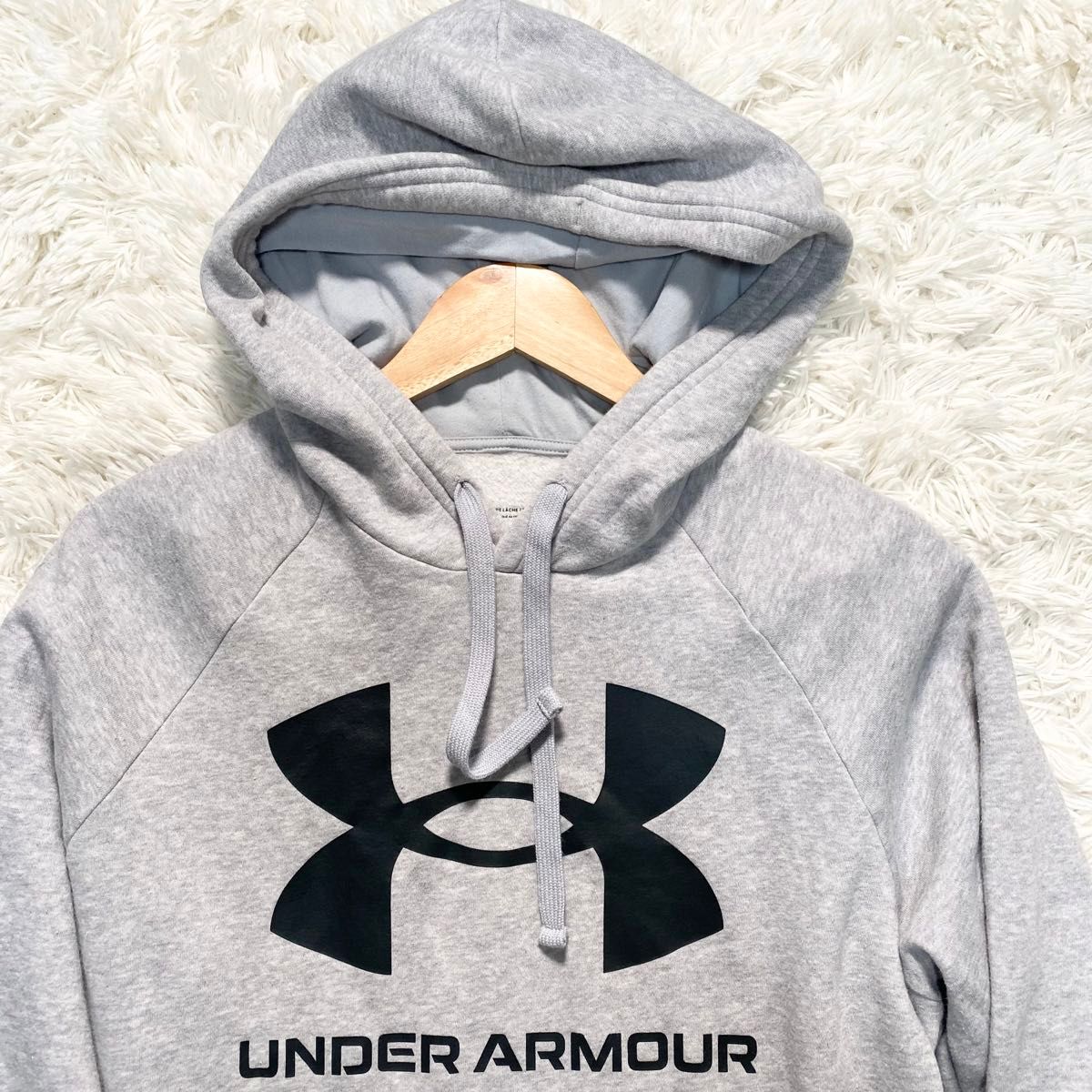 UNDER ARMOUR パーカー　グレー　センターロゴ　胸ロゴ　デカロゴ　M