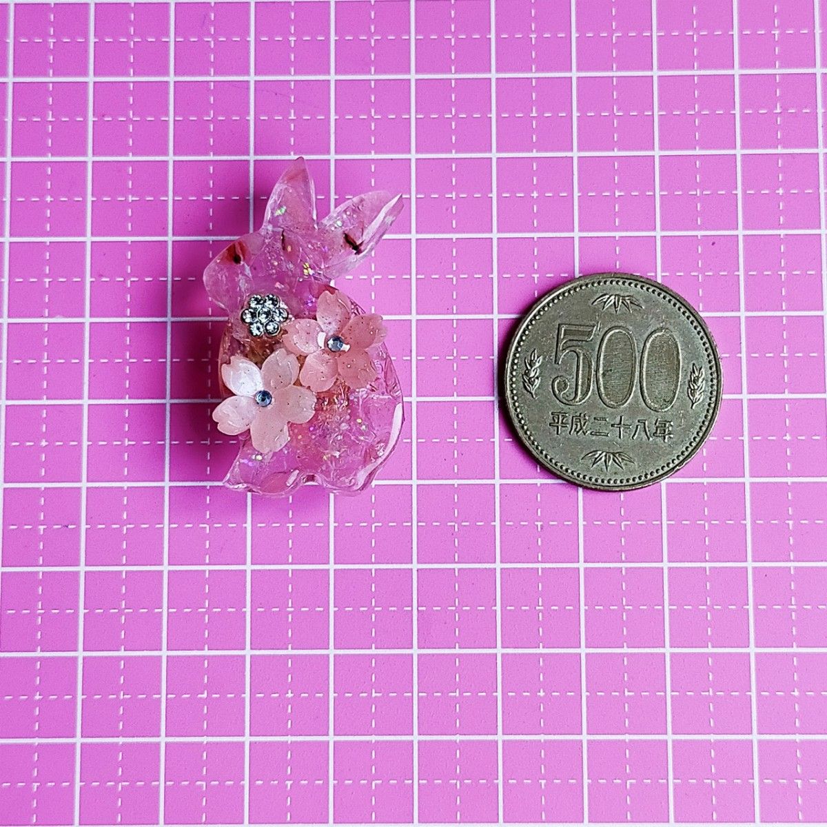 ウサギの帯留め　桜　ローズクォーツ　和装小物　ハンドメイド　うさぎ　兎　