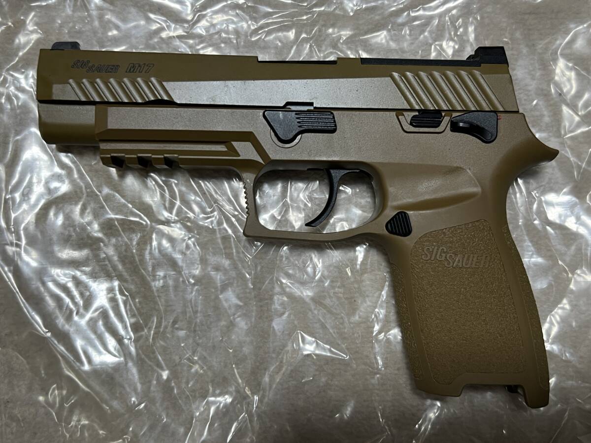 SIG AIR/VFC P320 M17 ガスブローバック＋予備マグ_画像3