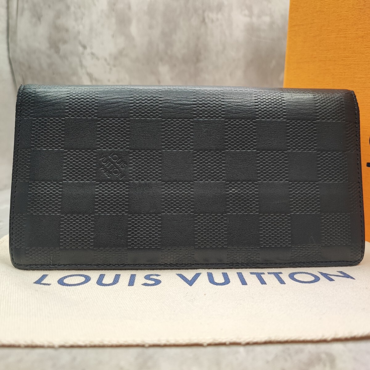 極美品●LOUIS VUITTON ルイヴィトン メンズ ダミエ アンフィニ ブラザ 長財布 二つ折り 小銭入れ有り ロゴ 革レザー 黒 ブラック オニキス_画像2