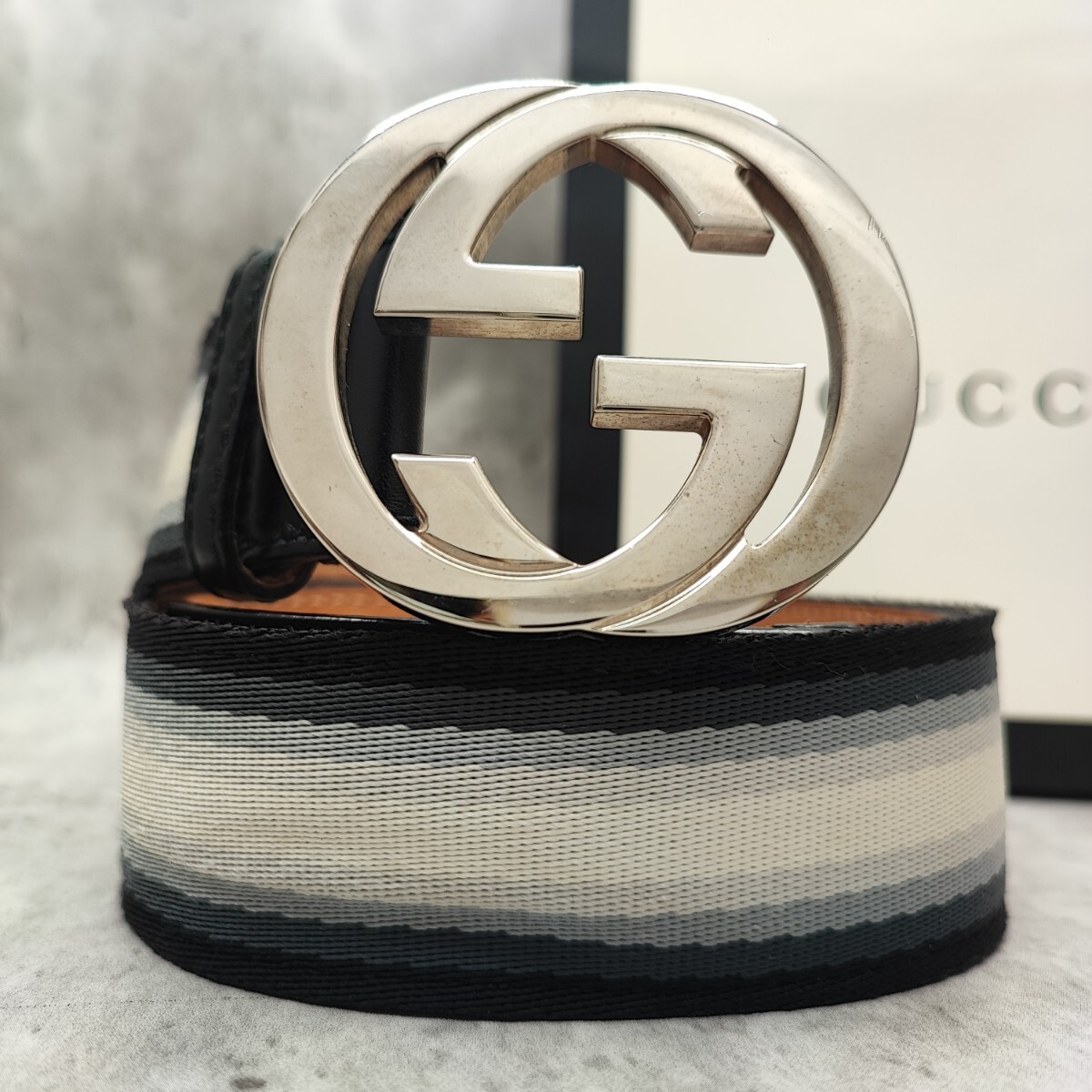 極美品●GUCCI グッチ メンズ ベルト インターロッキングG ストライプ GGロゴ シルバー金具 キャンバス 革 レザー 黒 ブラック×ホワイト系_画像1