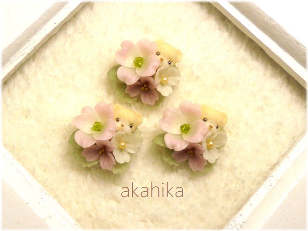 akahika*樹脂粘土花パーツ*ちびくまブーケ・ハナミズキと小花・ピンク_画像2