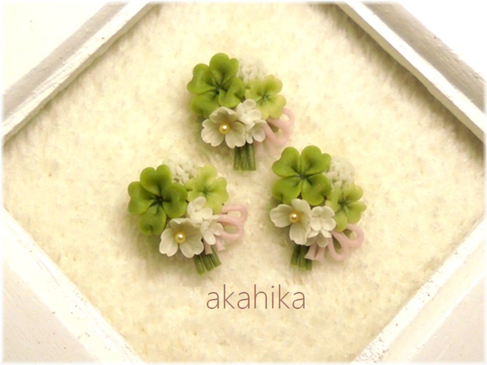 akahika*樹脂粘土花パーツ*ブーケ・花束・四葉のクローバーと小花・ピンクの画像2
