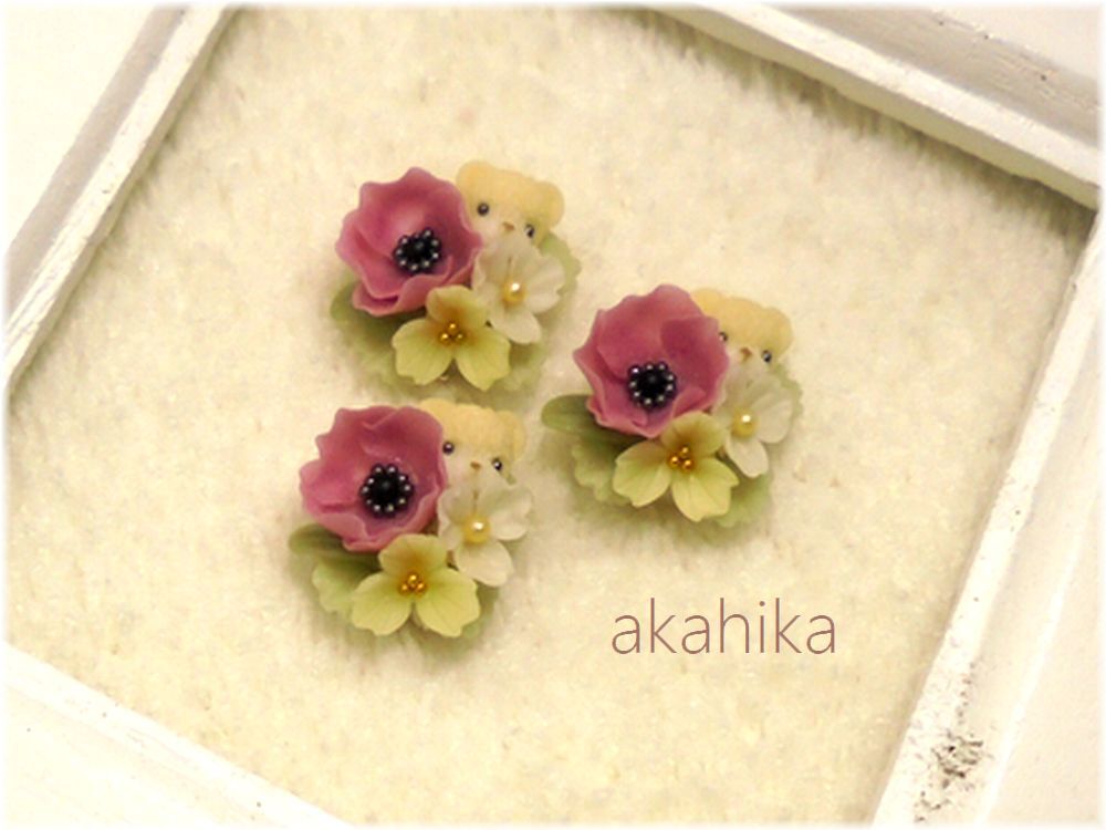 akahika*樹脂粘土花パーツ*ちびくまブーケ・アネモネと小花・ピンクの画像1