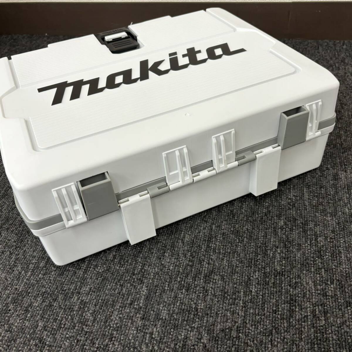 【未開封品①】☆マキタ 充電式インパクトドライバ TD149DRFXB☆makita／18V／黒／バッテリ2個・充電器付／電動工具／未使用／EB5の画像6