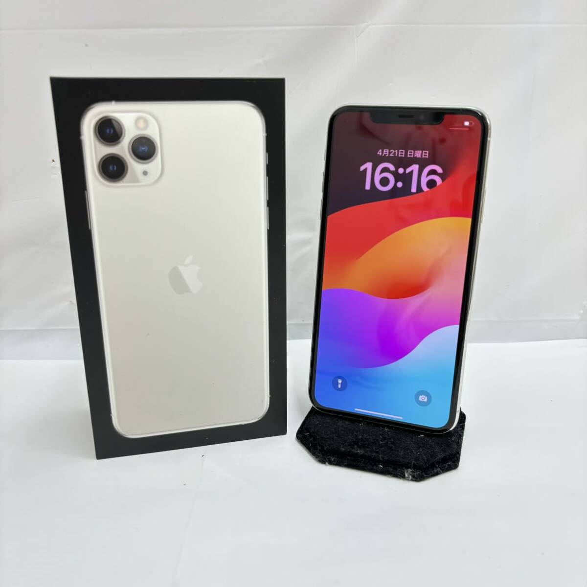 【オススメ】☆Apple iPhone11 Pro Max 256GB シルバー MWHK2J/A☆A2218／KDDI／バッテリー93%／ネットワーク判定○／EC4の画像1