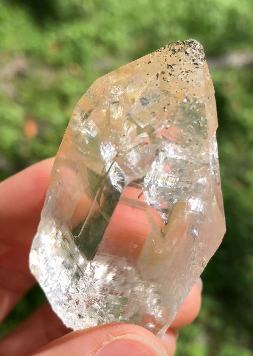 虹たっぷり！　パキスタン産　水晶　スカルドゥ　ハシュピ　ヒマラヤ水晶　原石　