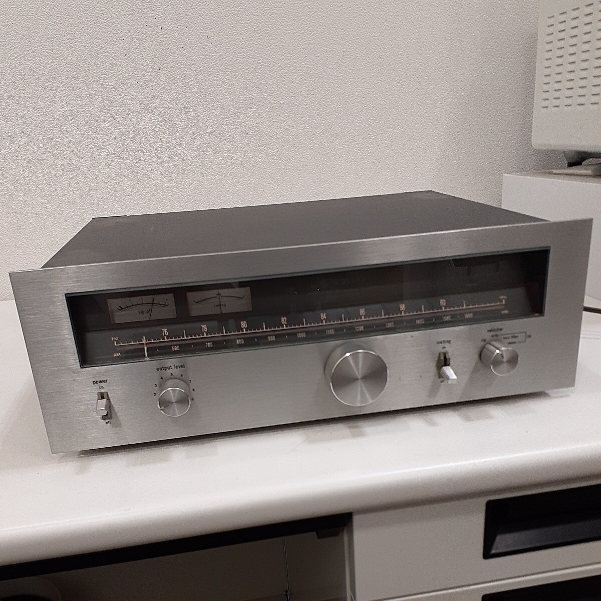 TRIO トリオ AM FM ステレオチューナー KT-7100 通電確認のみ 現状品の画像1