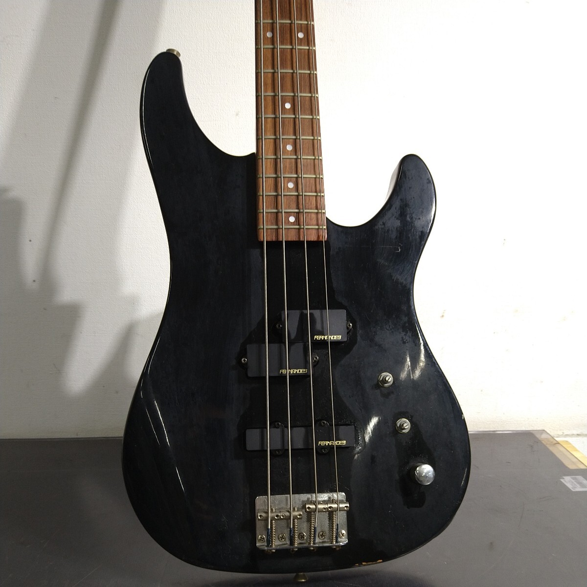 JS030.型番: FERNANDES. 0325.Bass. エレキベース.designed by ROCKINN.傷あり.本体のみ.ジャンク_画像2