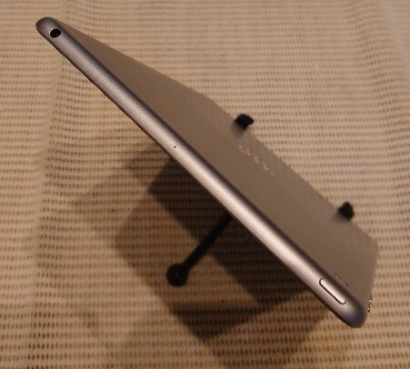 液晶無傷iPad第6世代(A1893)本体32GBグレイWi-Fiモデル完動品動作確認済み1円スタート送料無料_画像4