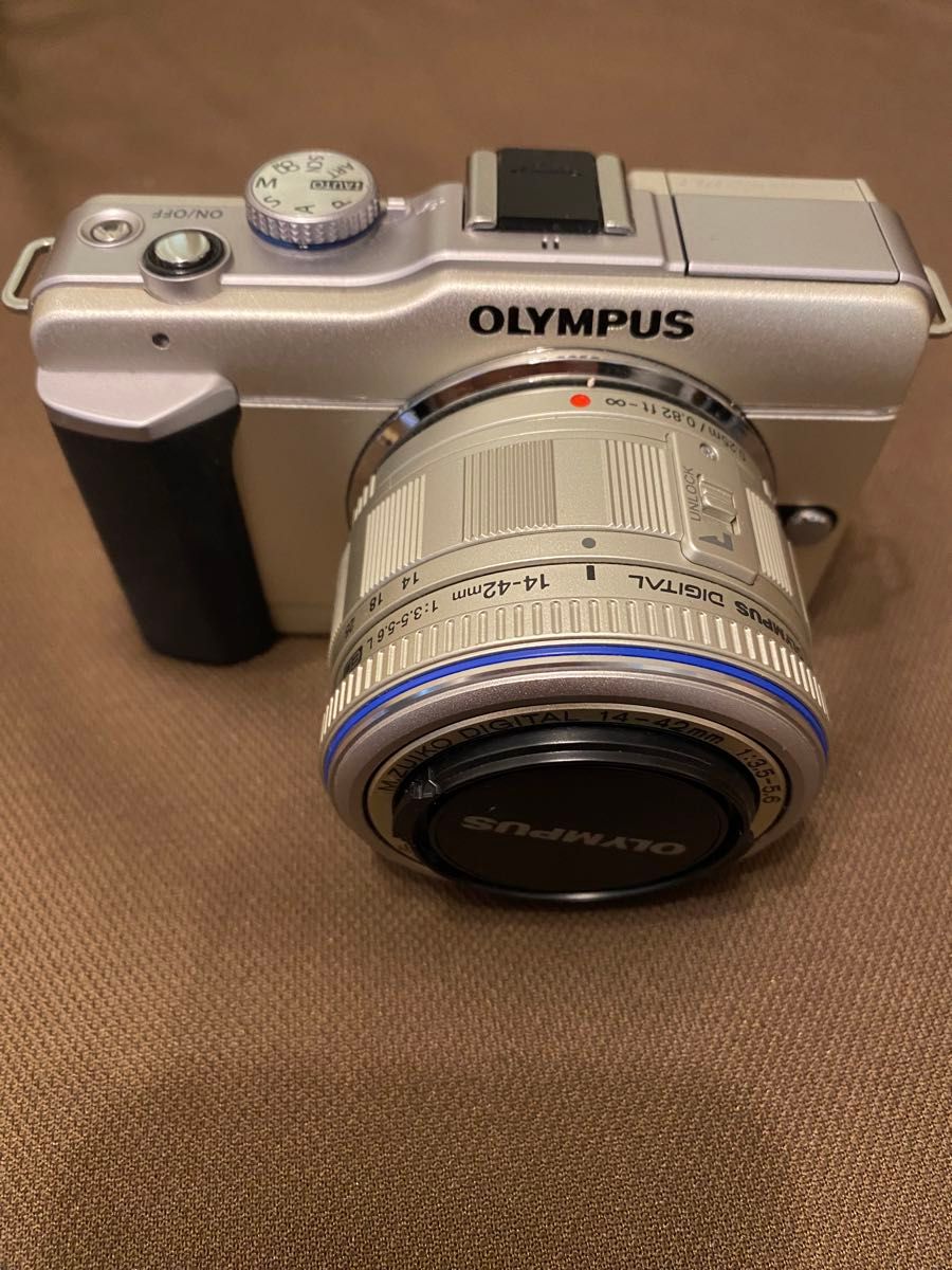 OLYMPUS PEN E−PL1 シルバー 専用ハーフカバーと予備バッテリー付