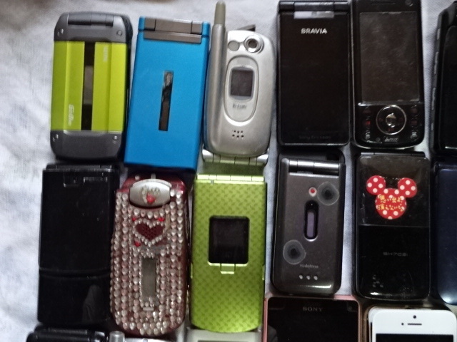 ガラケー スマホ iPod など まとめて 137台 i-phone ドコモ au J‐phone vodafone TU-KA IDO 他 ジャンク品 大量の画像4