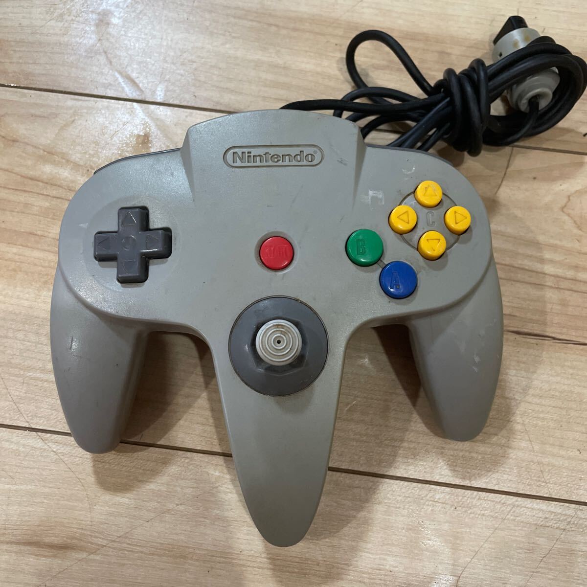 任天堂 NINTENDO 64 ニンテンドー64 本体 NUS-001 コントローラー付き 動作未確認 現状品の画像6