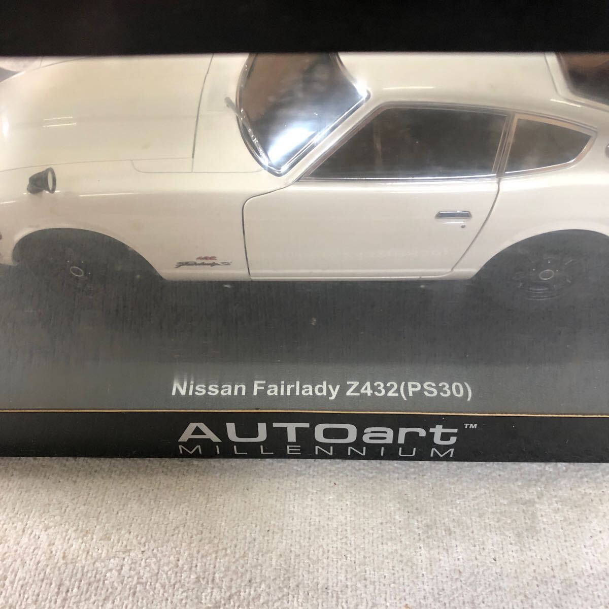 オートアート NISSAN フェアレディ z432 30z MILLENNIUM 箱汚れ 訳ありの画像4