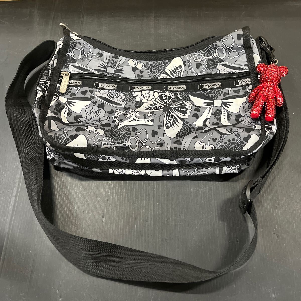 レスポートサック LeSportsac ショルダーバッグ 鞄 ファッション小物 中古品 シミありの画像1