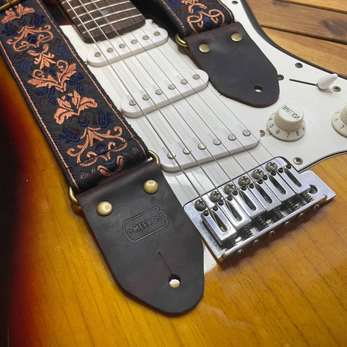 Meekos Black and gold jacquard guitar strap ギターストラップ UKハンドメイド_画像2