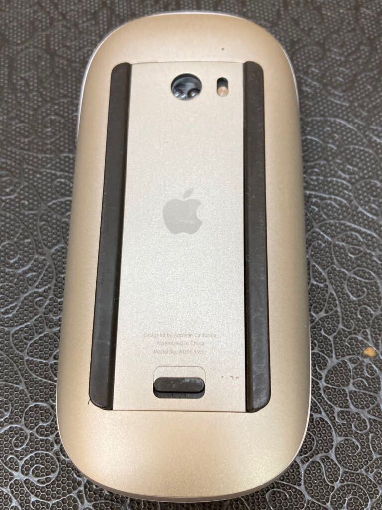 HY0971 Apple アップル Magic Mouse マジックマウス ワイヤレスマウス A1296 Bluetooth 通電確認済 現状品 0417の画像4
