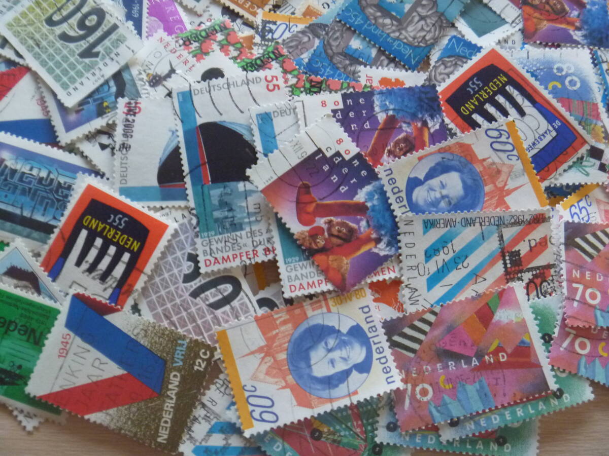 ★外国切手・海外切手★１１０枚★使用済切手・消印付き切手★中型切手★Bの画像1