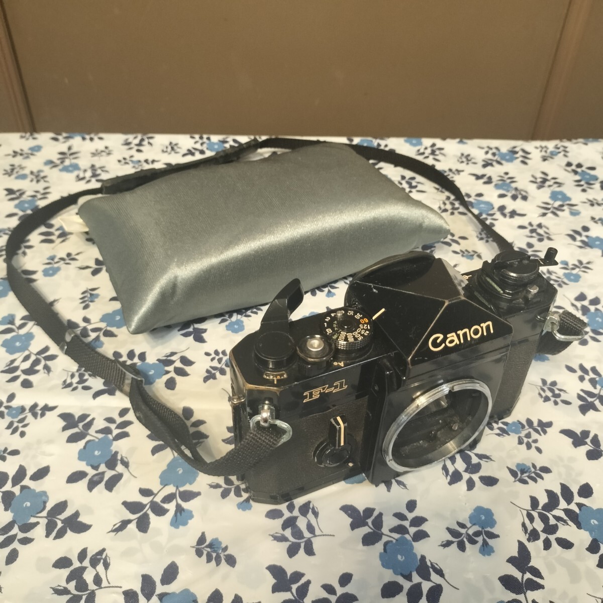 K04161 ◆キャノン F-1 ボディ CANON F-1 Body 空シャッターOK 現状品◆_画像1