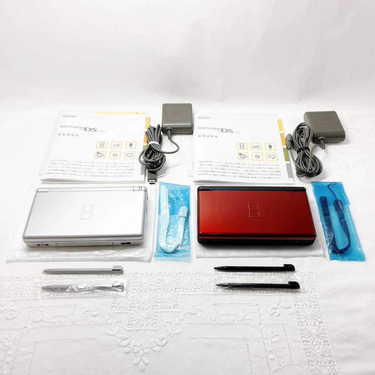 ★☆【良品・動作良好】ニンテンドーDS Lite 本体 グロスシルバー クリムゾン/ブラック【2台まとめ売りセット】任天堂 Nintendo 希少品☆★_画像2