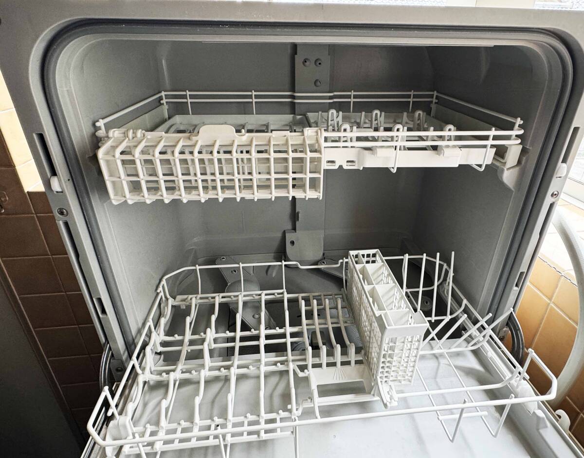 ☆パナソニック 食器洗い乾燥機 ホワイト NP-TA3-W ２０１９年度製_画像4