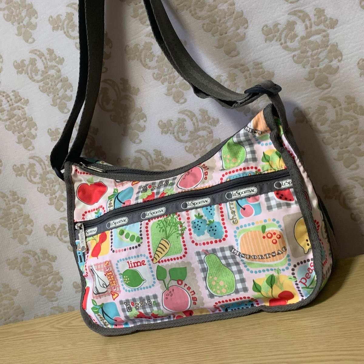 最終お値下げ☆ LESPORTSAC☆レスポートサック総柄ショルダーバッグ