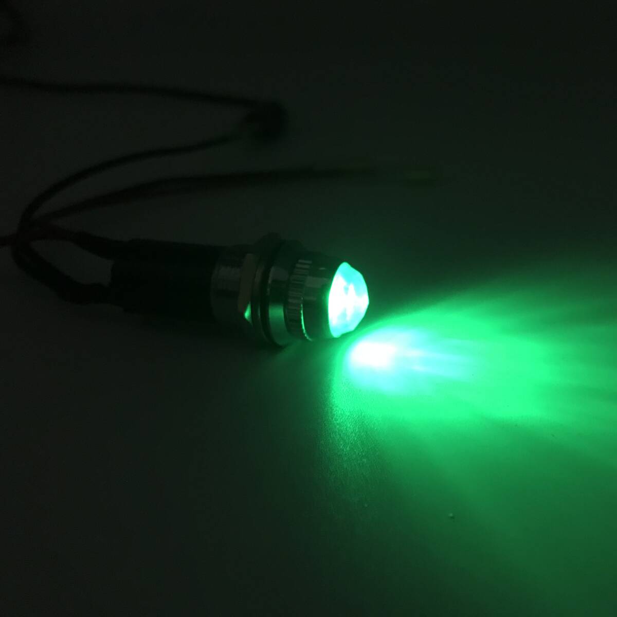 24V LEDパイロットランプ ダイヤカット φ16㎜ 2個セットの汎用品インジケーター ライト グリーン_画像1