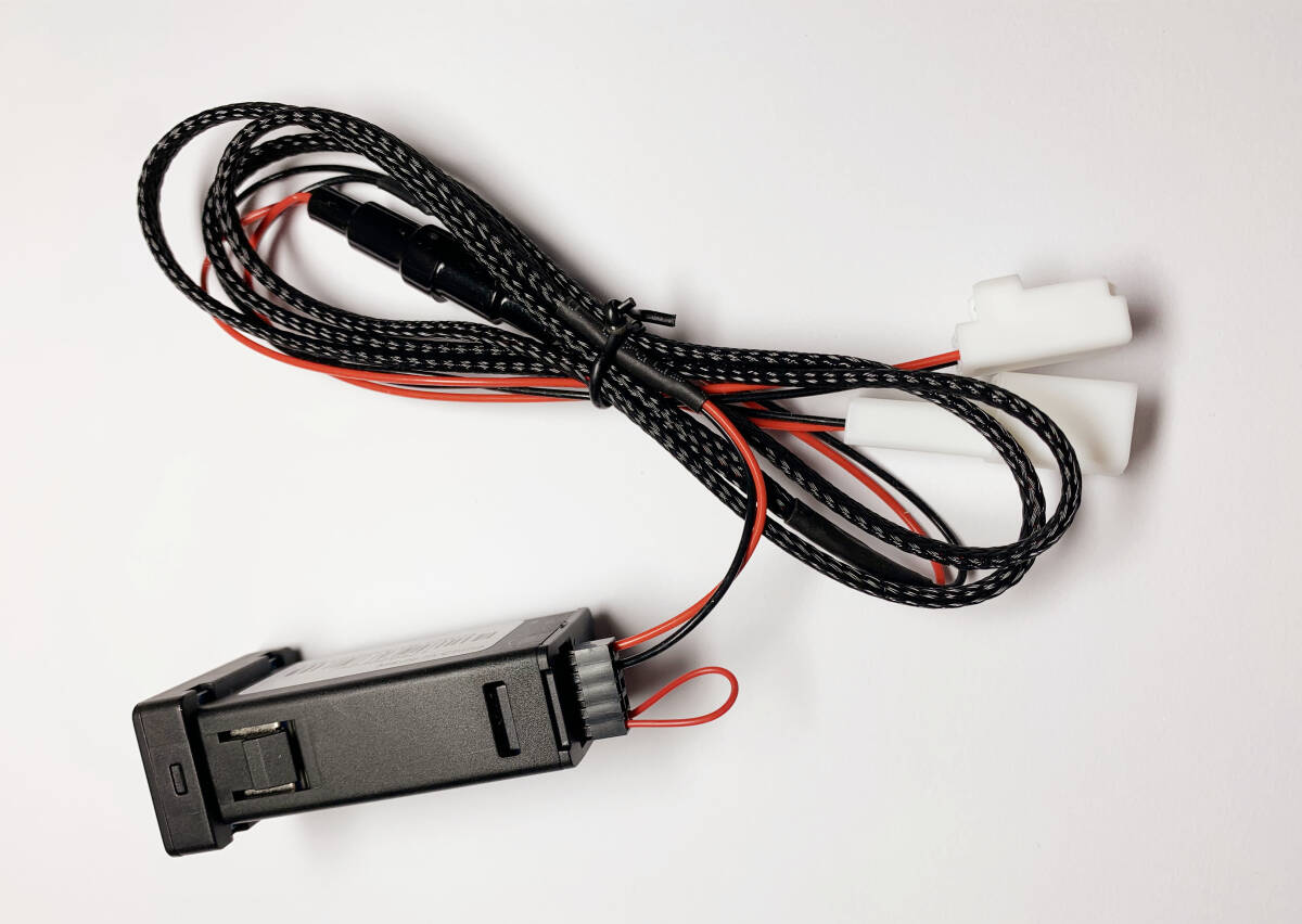送料無料 電圧表示 トヨタ専用カプラー Aタイプ USBポート カプラーオン 急速充電 3.0×2ポート LED発光 赤556の画像4
