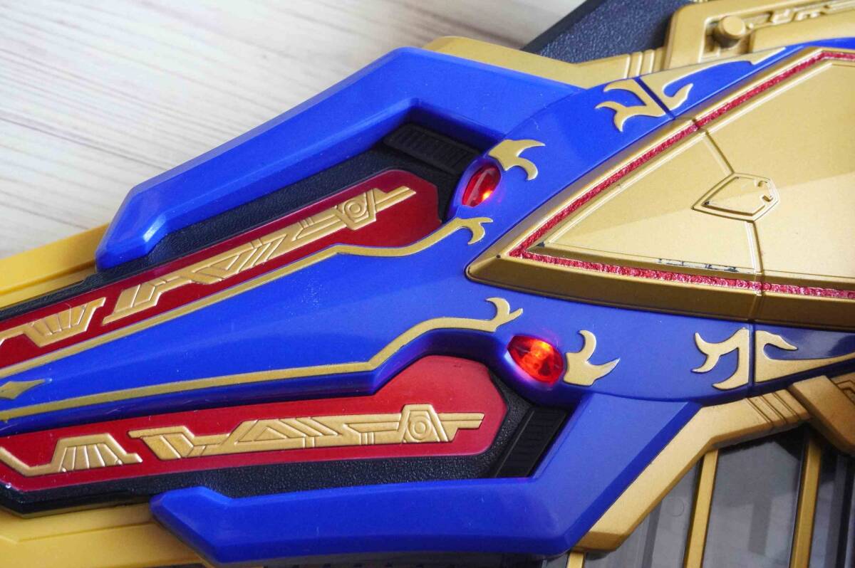 動作OK ☆ 重醒剣 DXキングラウザー / 仮面ライダー剣 ブレイド ラウズカード対応_画像3